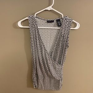 New York and company sleeveless shirt